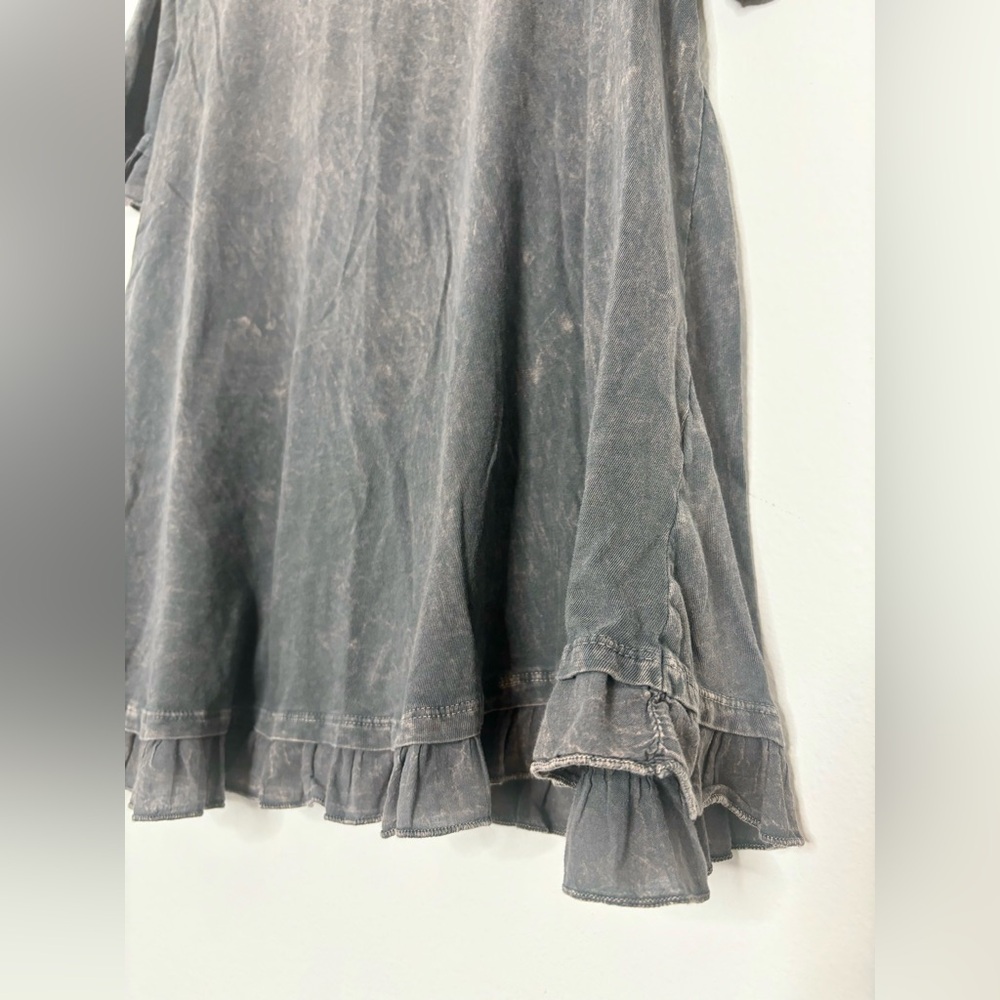 ALTAR'D STATE ACID WASH GREY RUFFLE T SHIRT SZ MEDIUM - Picture 3 of 7